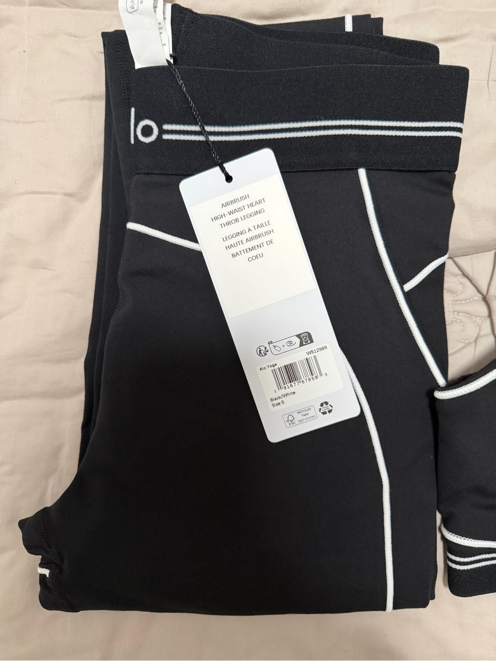 NWT Alo Yoga Black Activewear Set - Bra & Piping Leggings - Picture 3 of 8